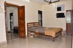 Hotel Dwarka Gauri, Mahad