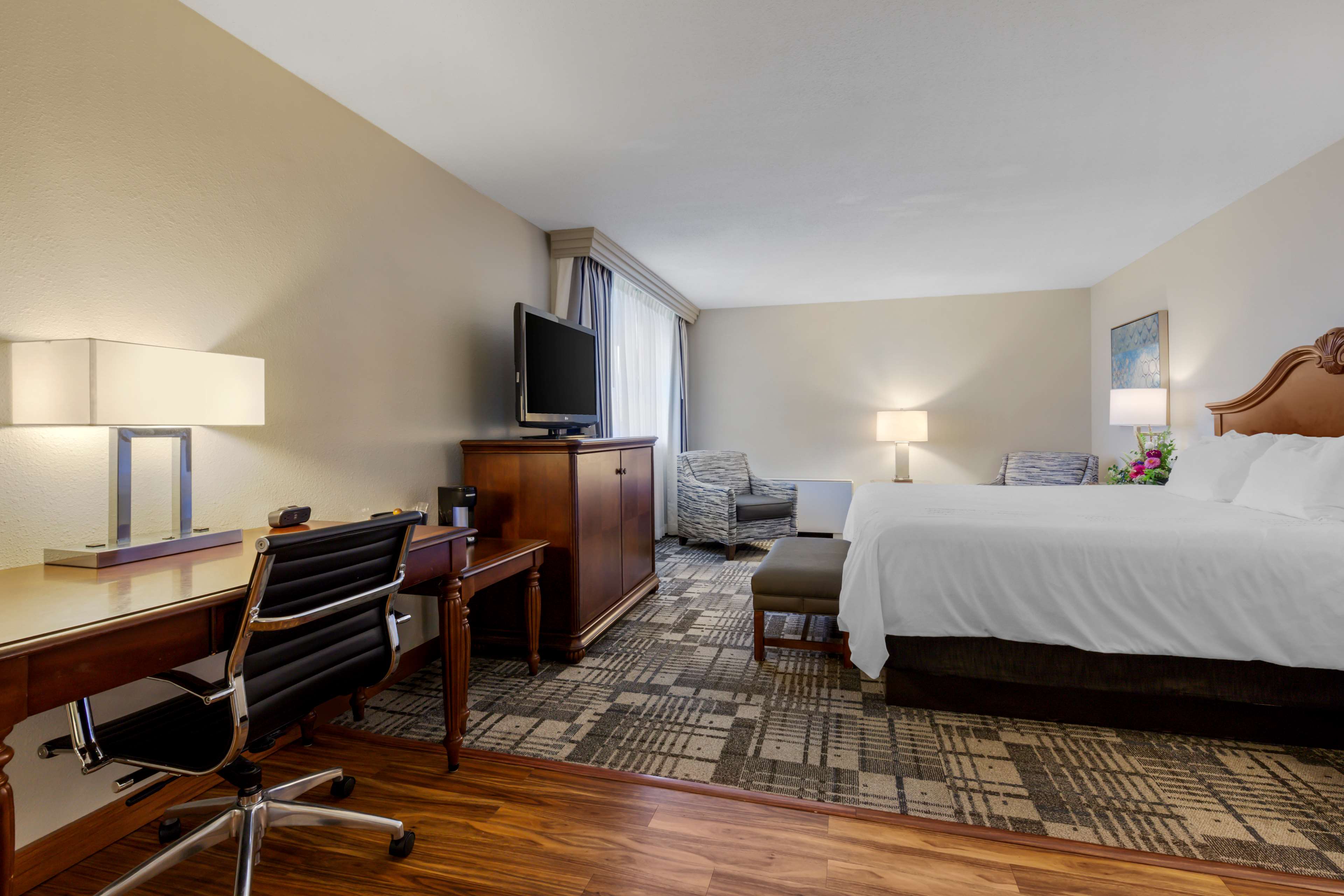 Best Western Plus Dubuque Hotel & Conference Center - Tap to explore photos