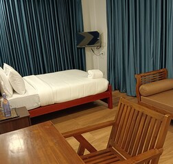 Deluxe Room with Balcony ( Black Tea )