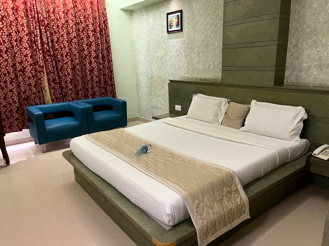 Hotel AMRs Evvergreen - Tap to explore photos