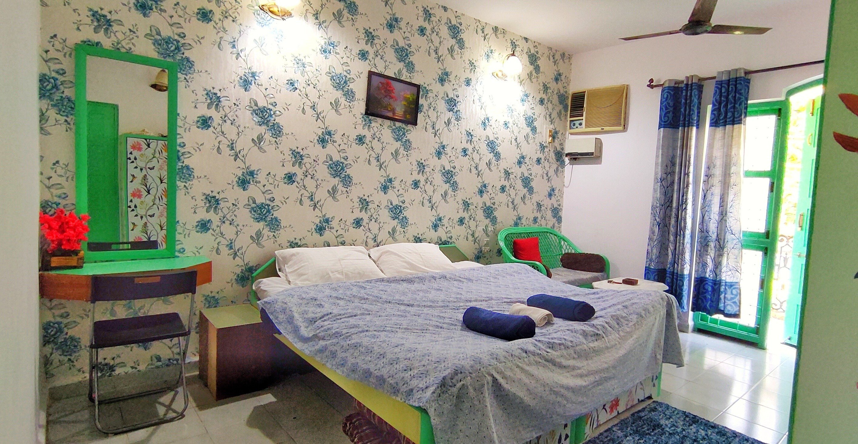 Cozy & Comfy Studio Apartment near Baga Beach - Tap to explore photos