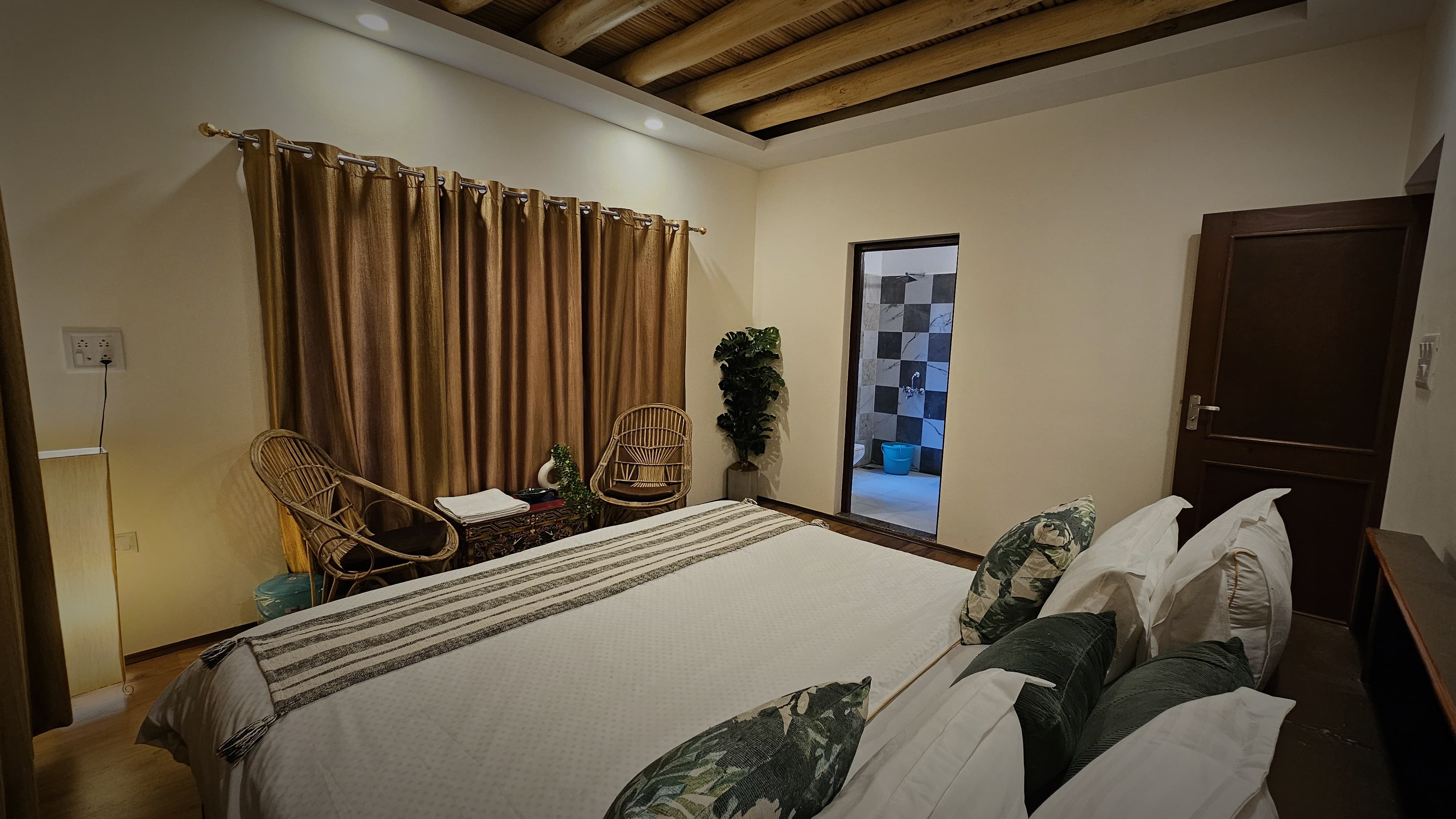 3 Bedroom Farm Stay Near Leh Market - Tap to explore photos