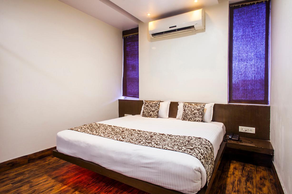 HOTEL VARANASI PALACE - Tap to explore photos