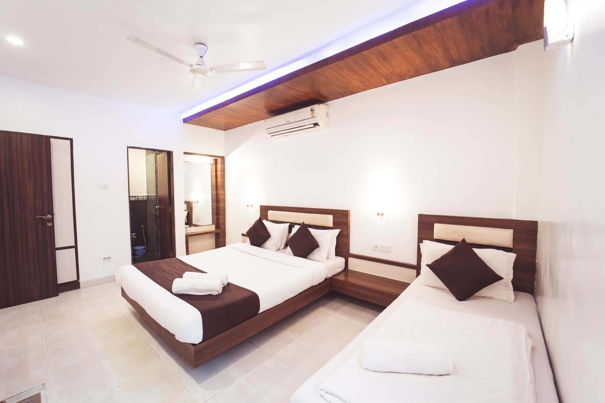 Shantis Hotel Surbhi - Tap to explore photos