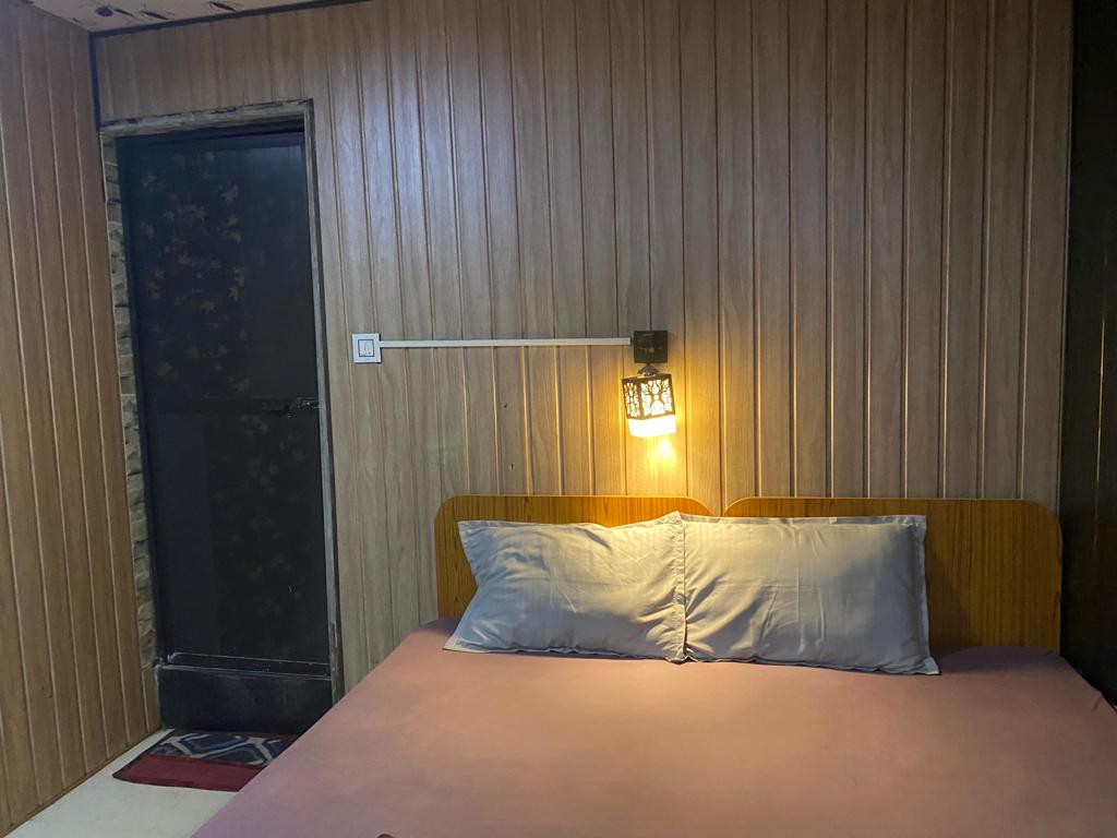 Small Daddy Guest House - Tap to explore photos