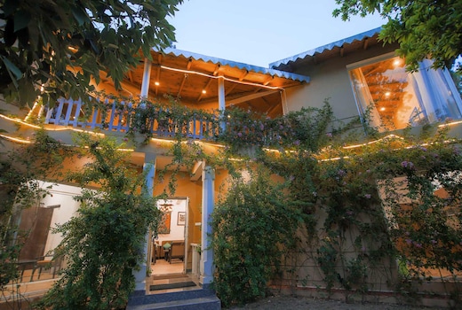 StayVista at Jolly @ Mistletoe House 