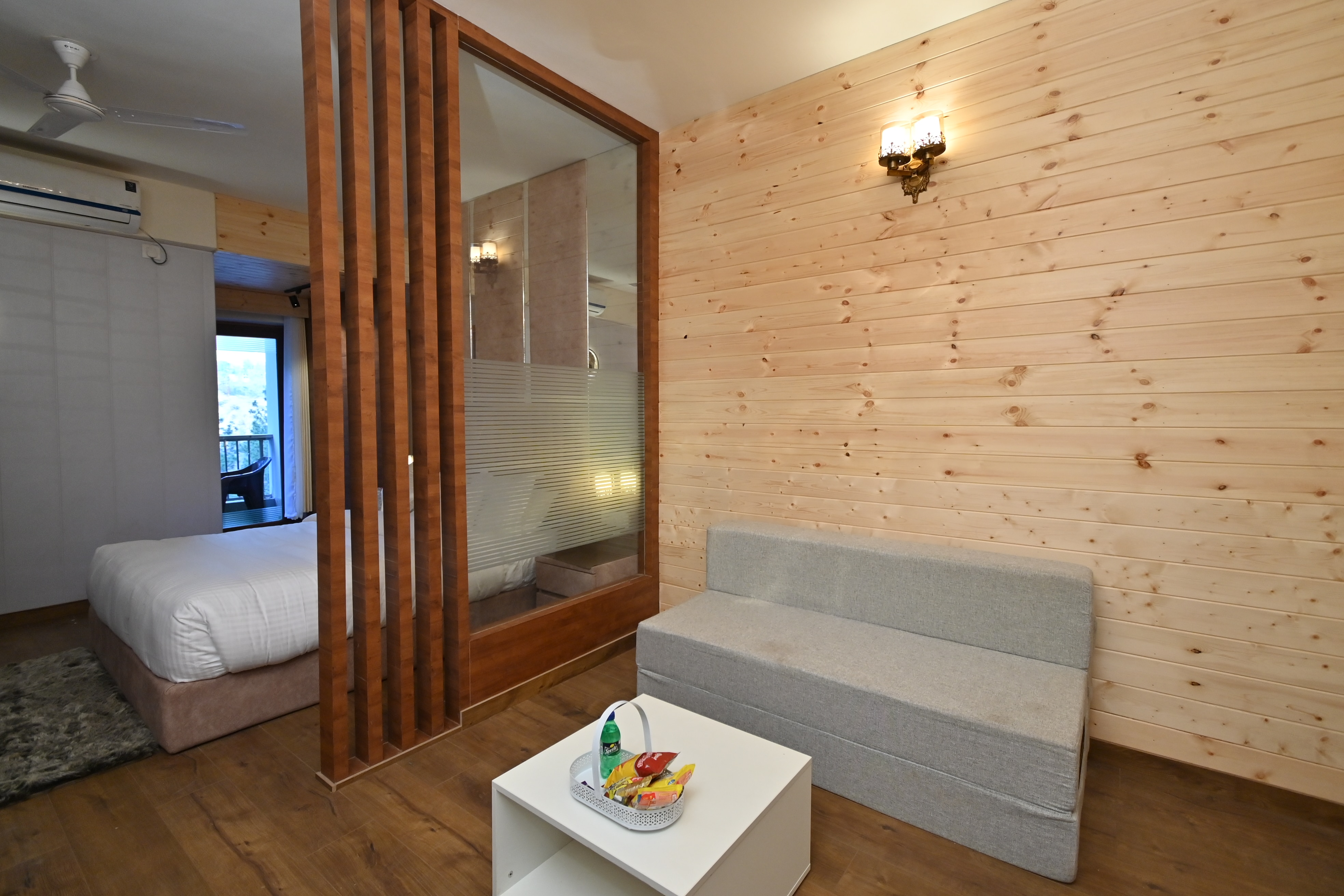 THE LUXURY STAYS BY GLAMBIRDS 1BHK - Tap to explore photos