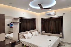 Luxe Lagoon 4Bhk Flat with 350sqft Hall, Kolkata