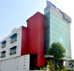 Deluxe Room, Local Id Accepted, 10 Percent Off On Food Bill.