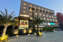 Hotel Cypress, Matar