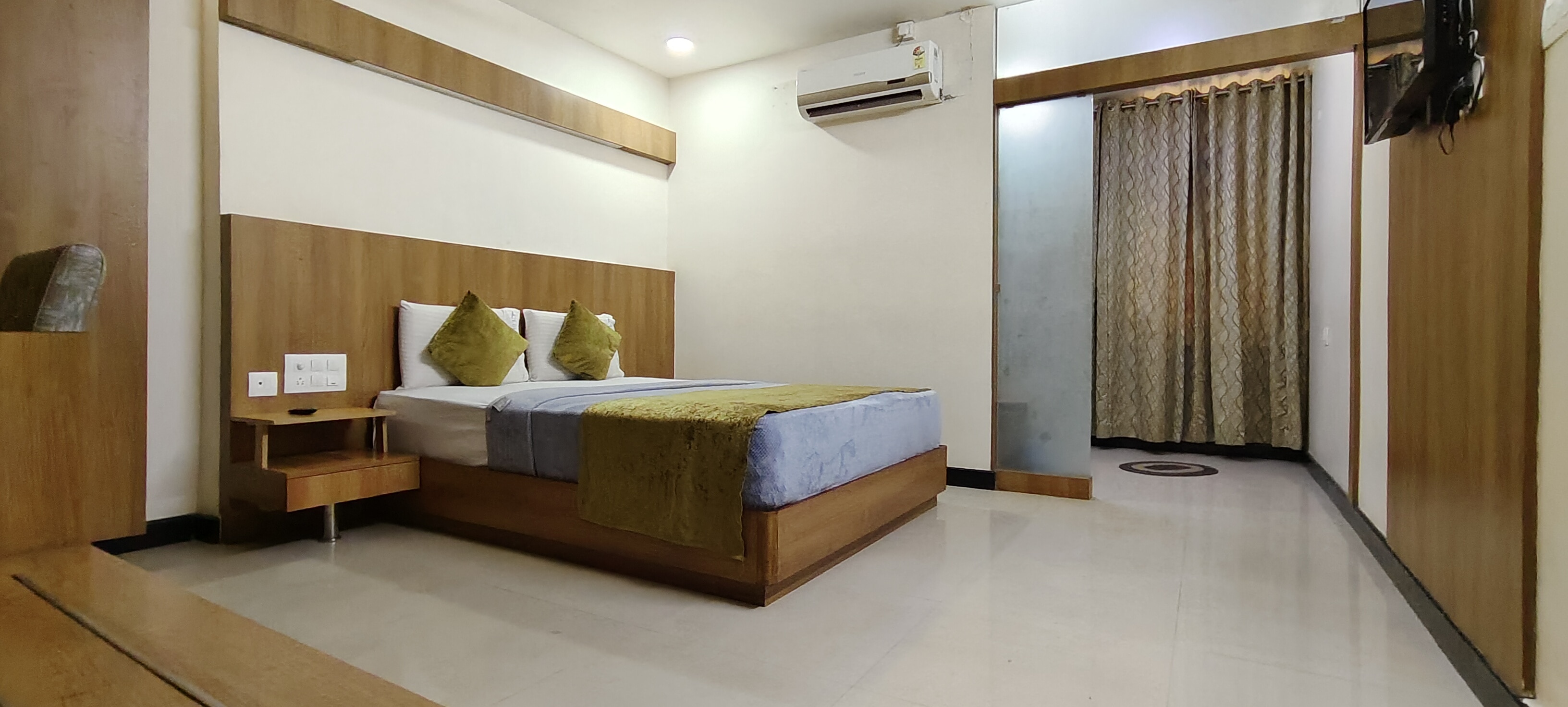 THE LOTUS BOUTIQUE HOTEL - Tap to explore photos