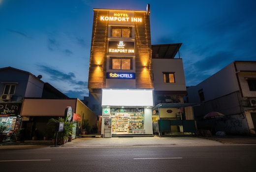 FabHotel Komfort Inn - Nr Twin Tower