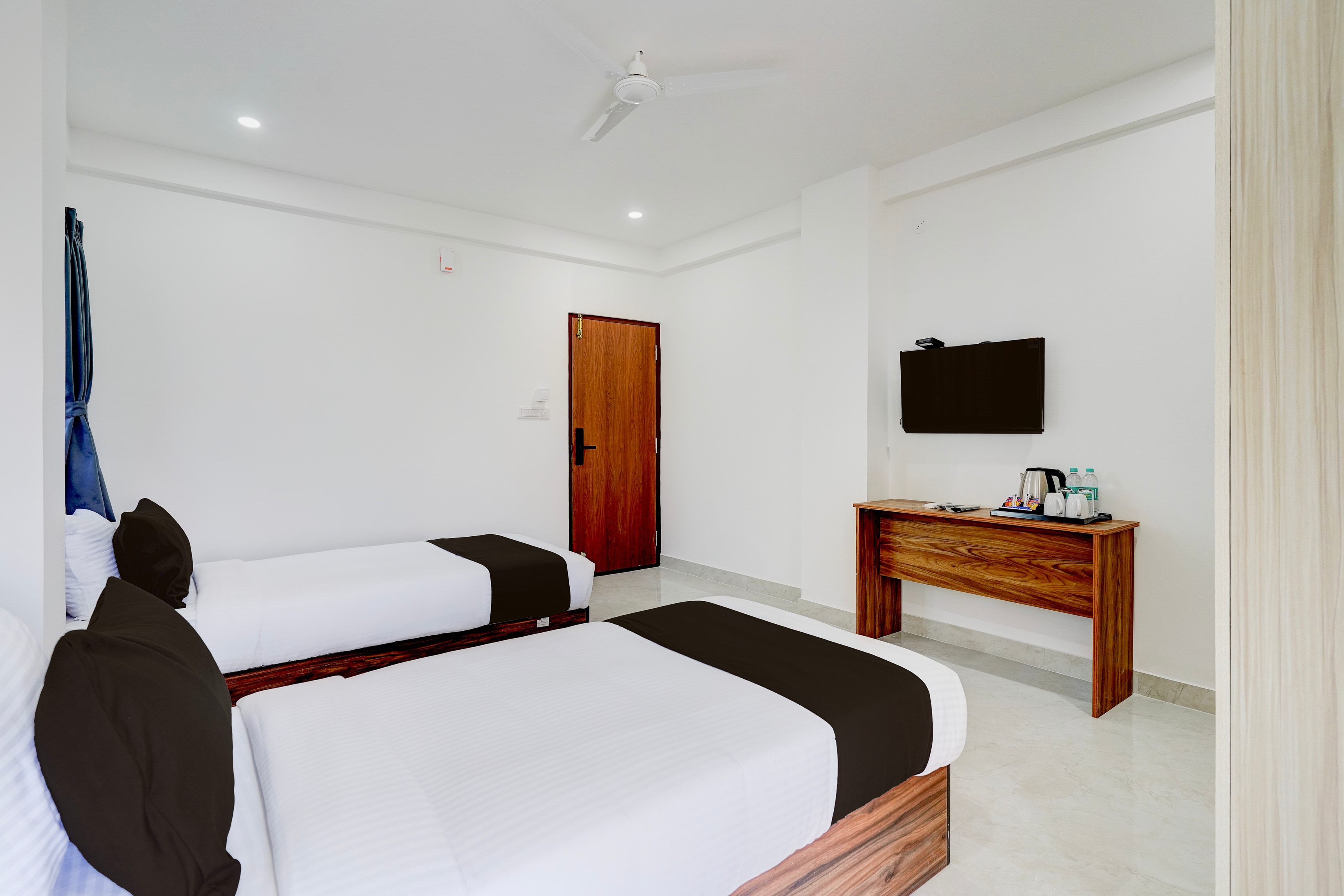 Super Collection O Brookefield Central Formerly Bangalore Inn - Tap to explore photos