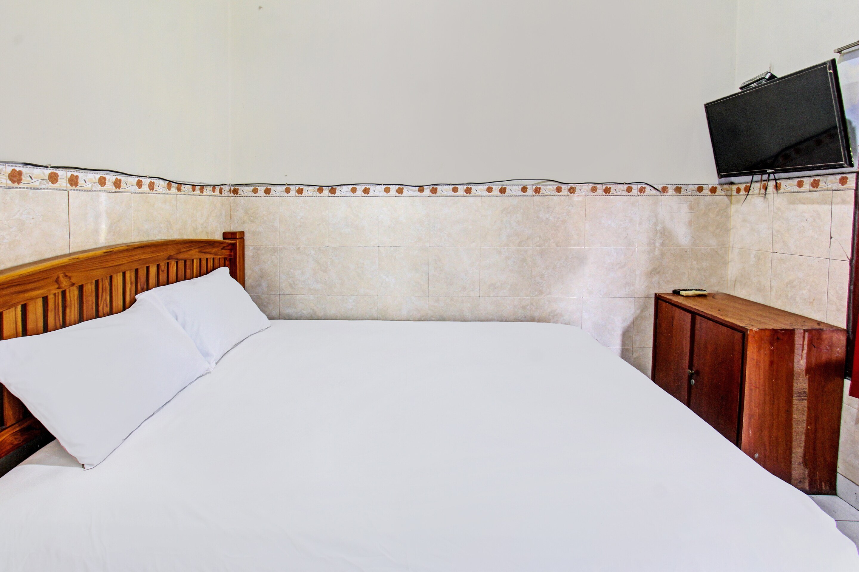 OYO 92560 Astri Homestay - Tap to explore photos