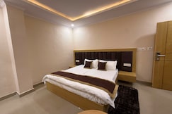 Hotel O Rajmahal Restaurant & Bar, Lalkuan