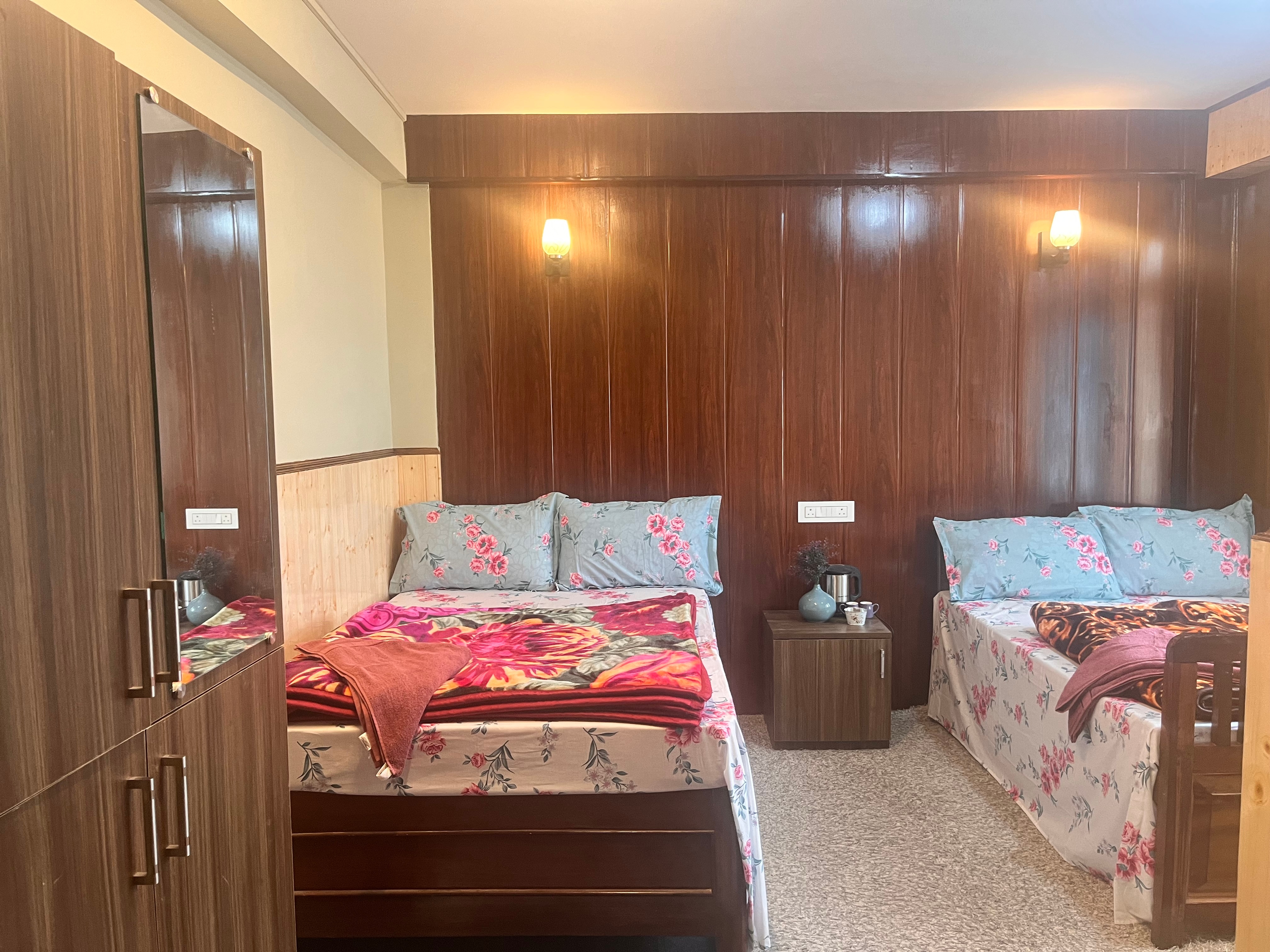Longview Point Homestay - Tap to explore photos