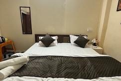 Madho Kutumb Hostel Ganga, Prayagraj