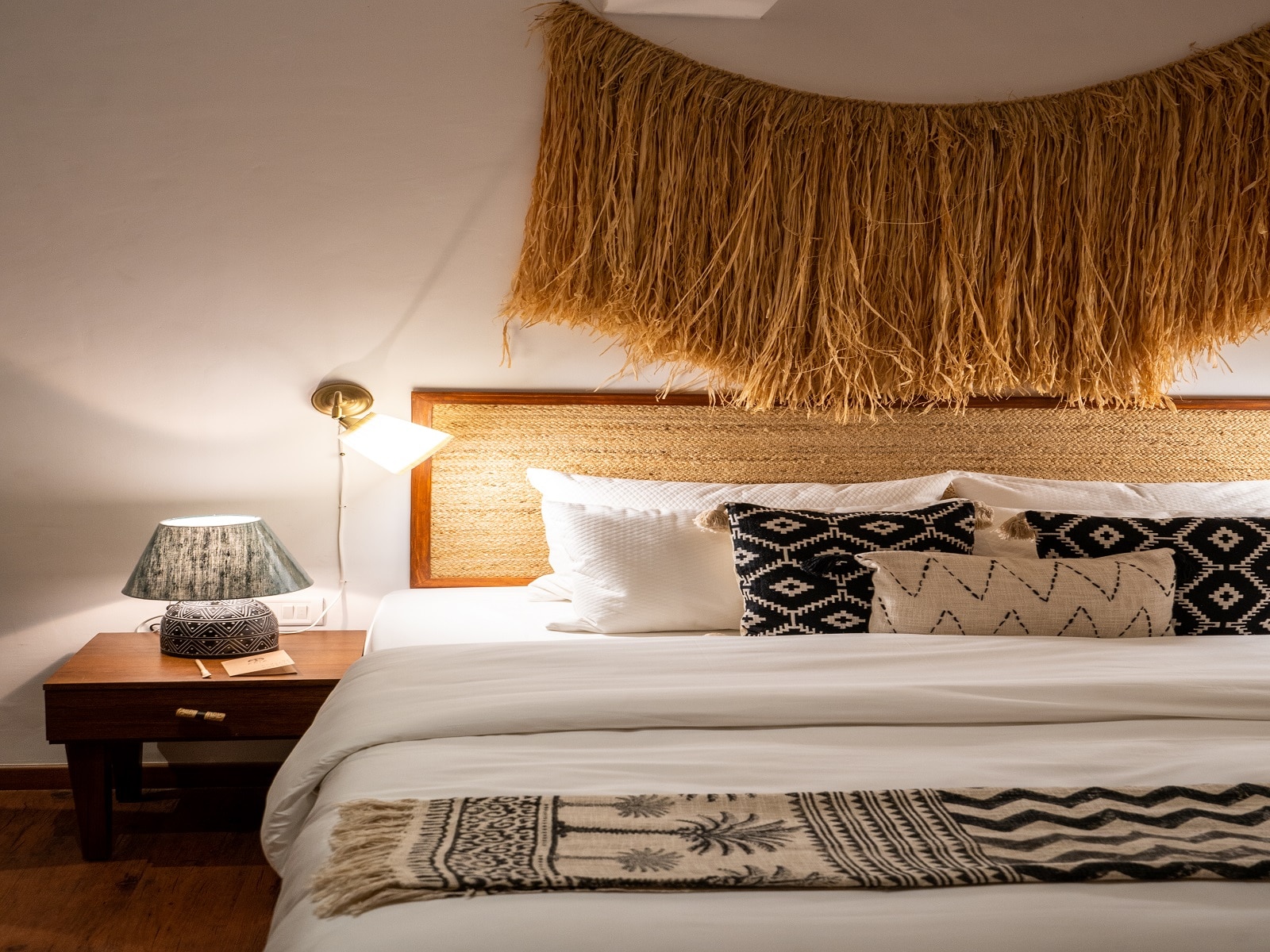 KAIA OCEANFRONT BOUTIQUE HOTEL & VILLA - Tap to explore photos