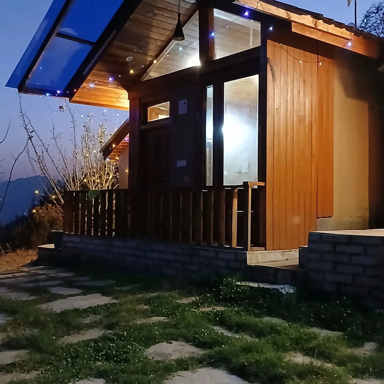 Navira Hills Laida |Mountain View by homeyhuts - Tap to explore photos