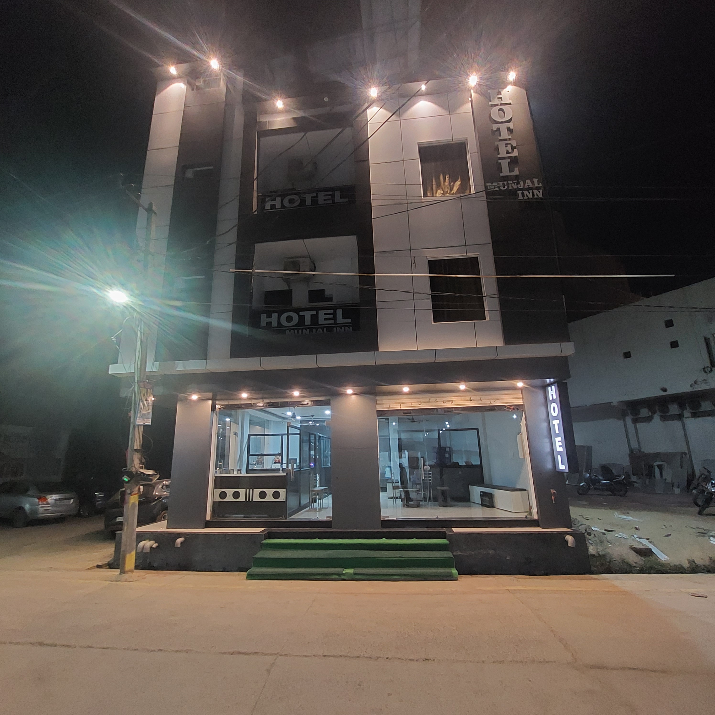 Hotel Munjal Inn - Tap to explore photos