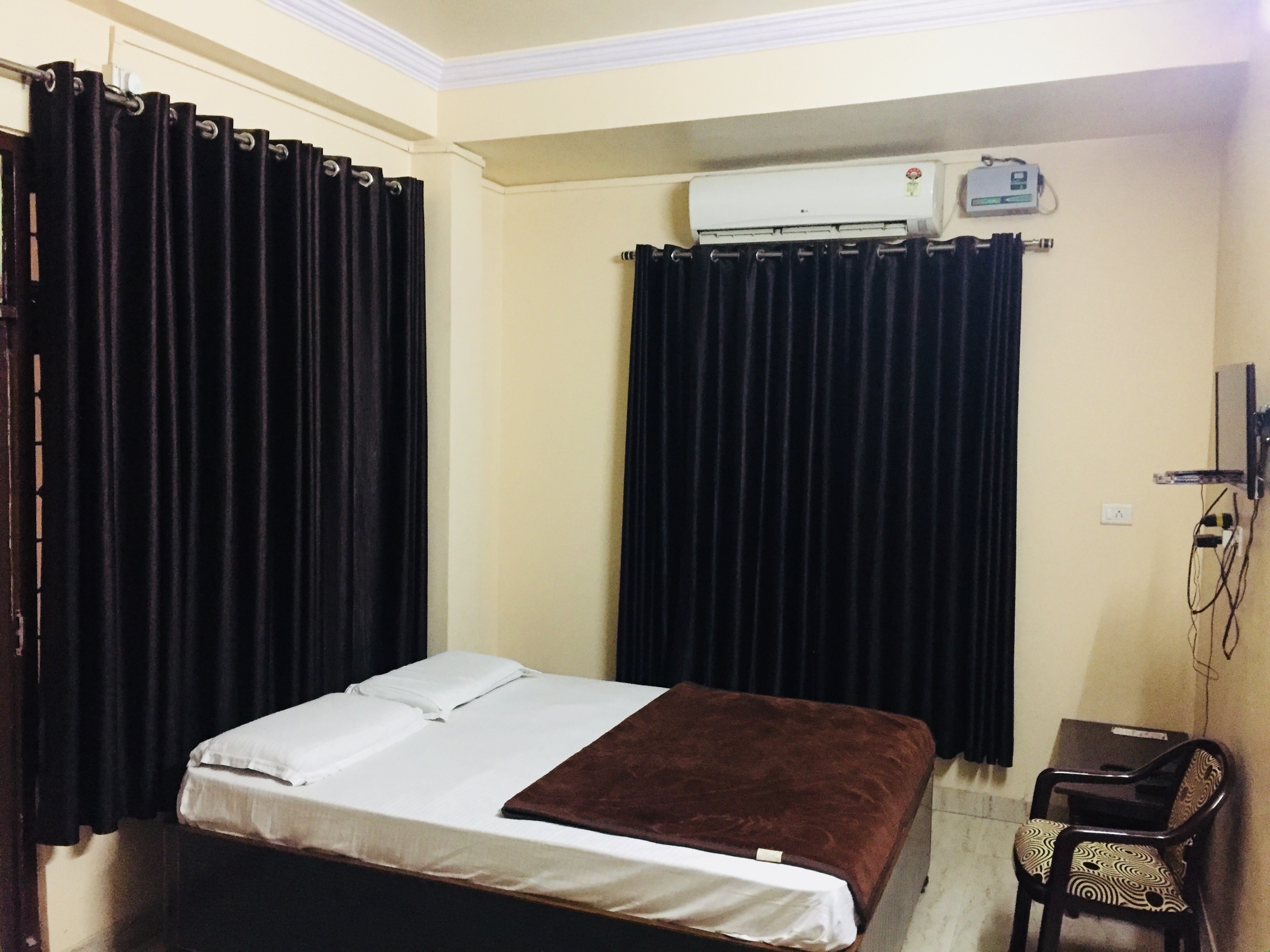 Pratap Hotel - Tap to explore photos