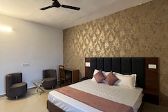 Luxe cove Hotel, Mohali