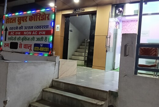 Hotel super corridor