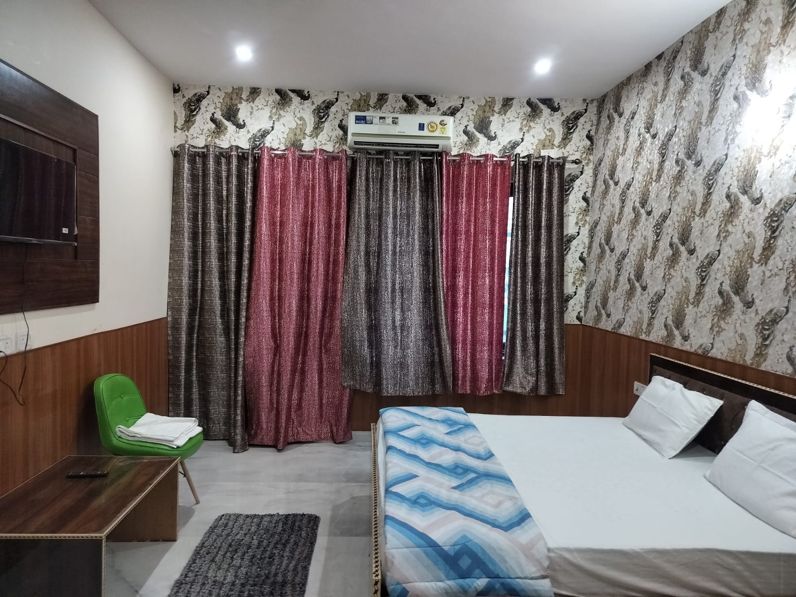 Comfort Inn Greater Noida - Tap to explore photos