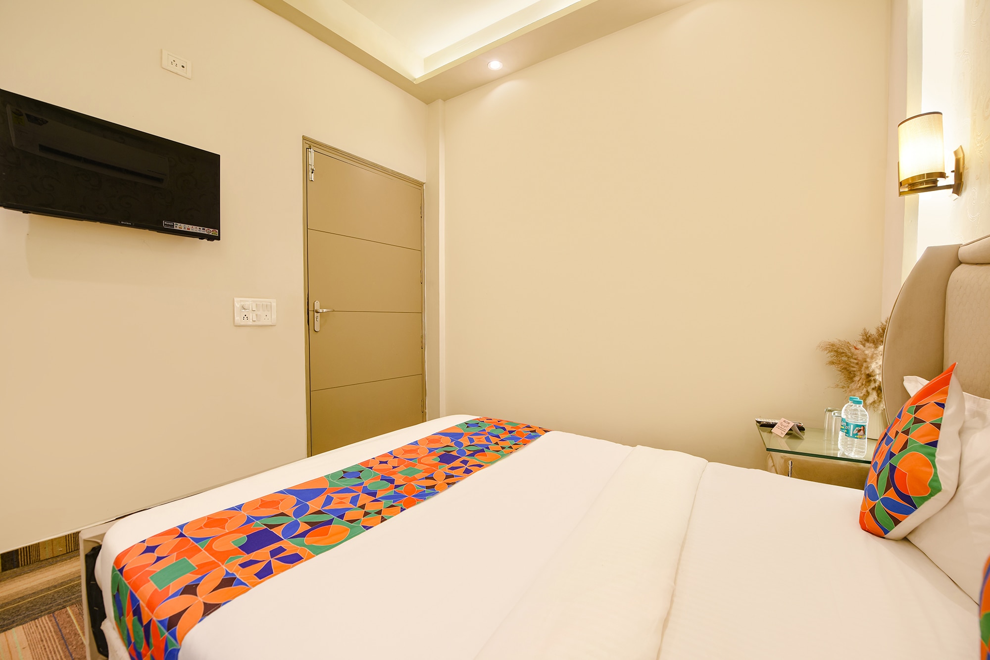 FabHotel Vintage Inn - Nehru Place Market - Tap to explore photos