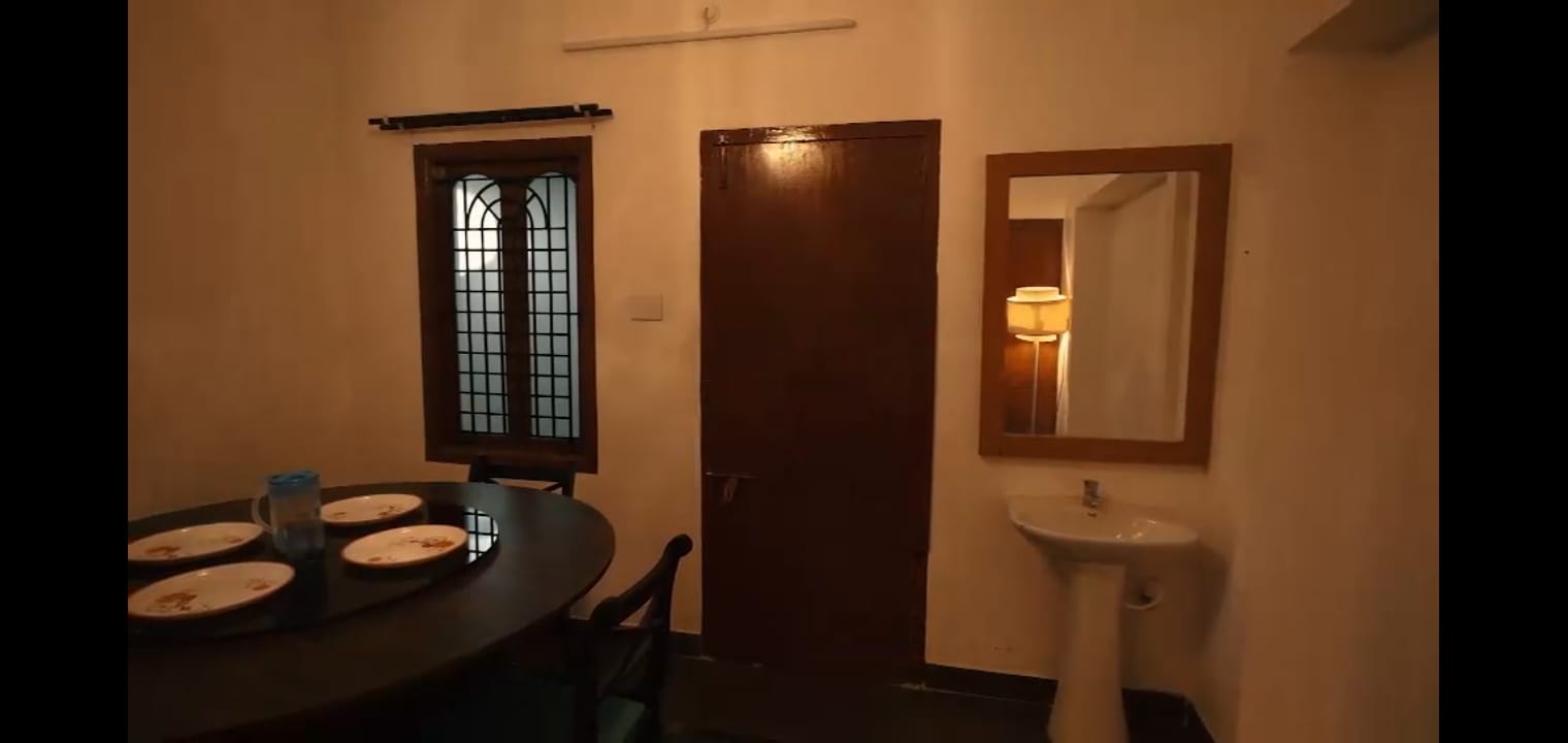 Shri hari Guest House - Tap to explore photos