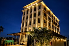 Hotel Sandstone @ 2 Min Drive to ISBT, Dehradun
