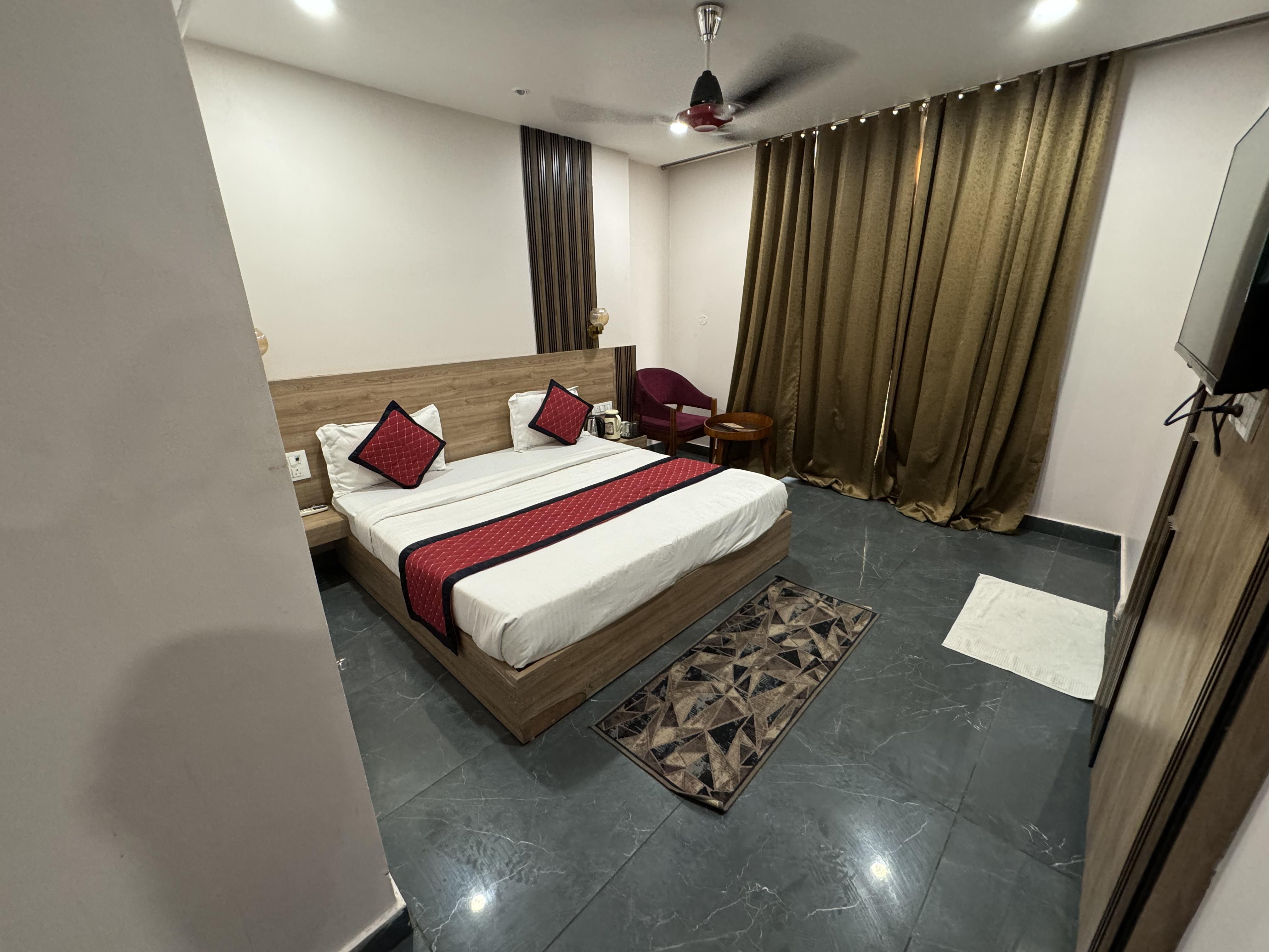 Namay Inn By T And M Hotels - Tap to explore photos