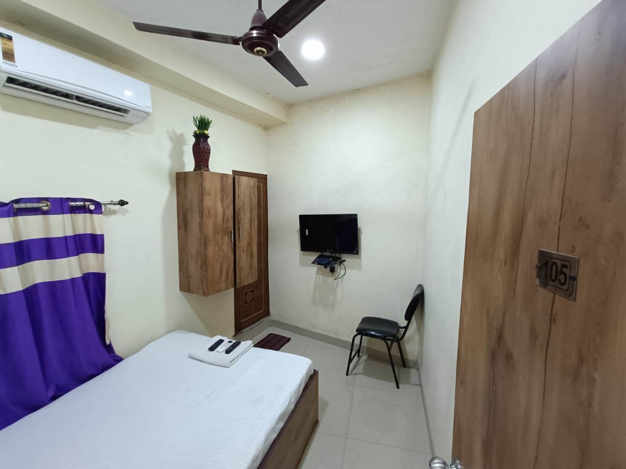 Sapphire Guest House - Tap to explore photos