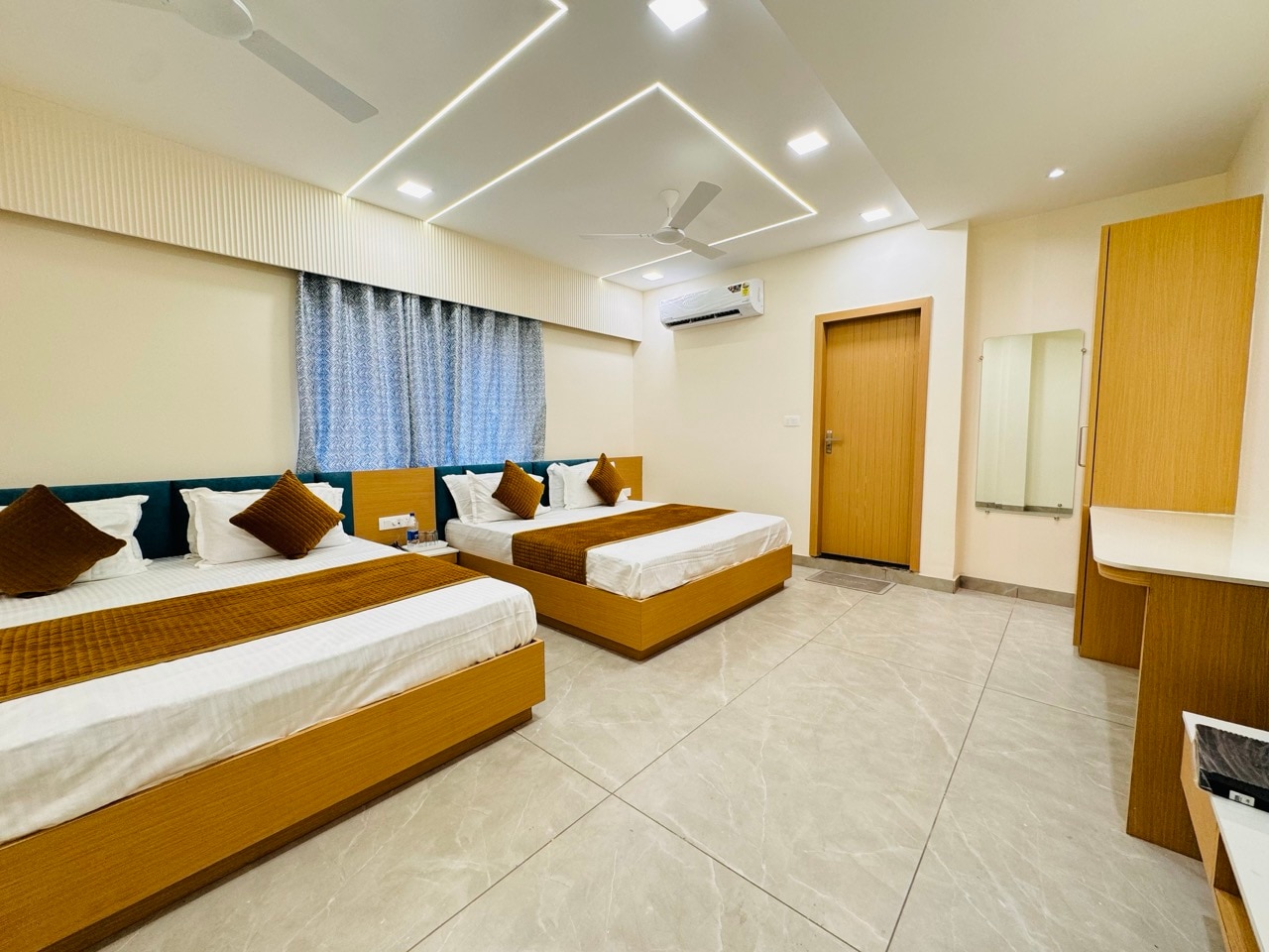 Hotel Shree Krishnam - Tap to explore photos