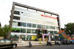 Hotel Golden City, Surat