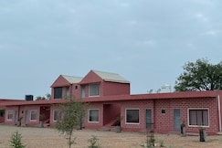 Golden Resort, GUdha Malani