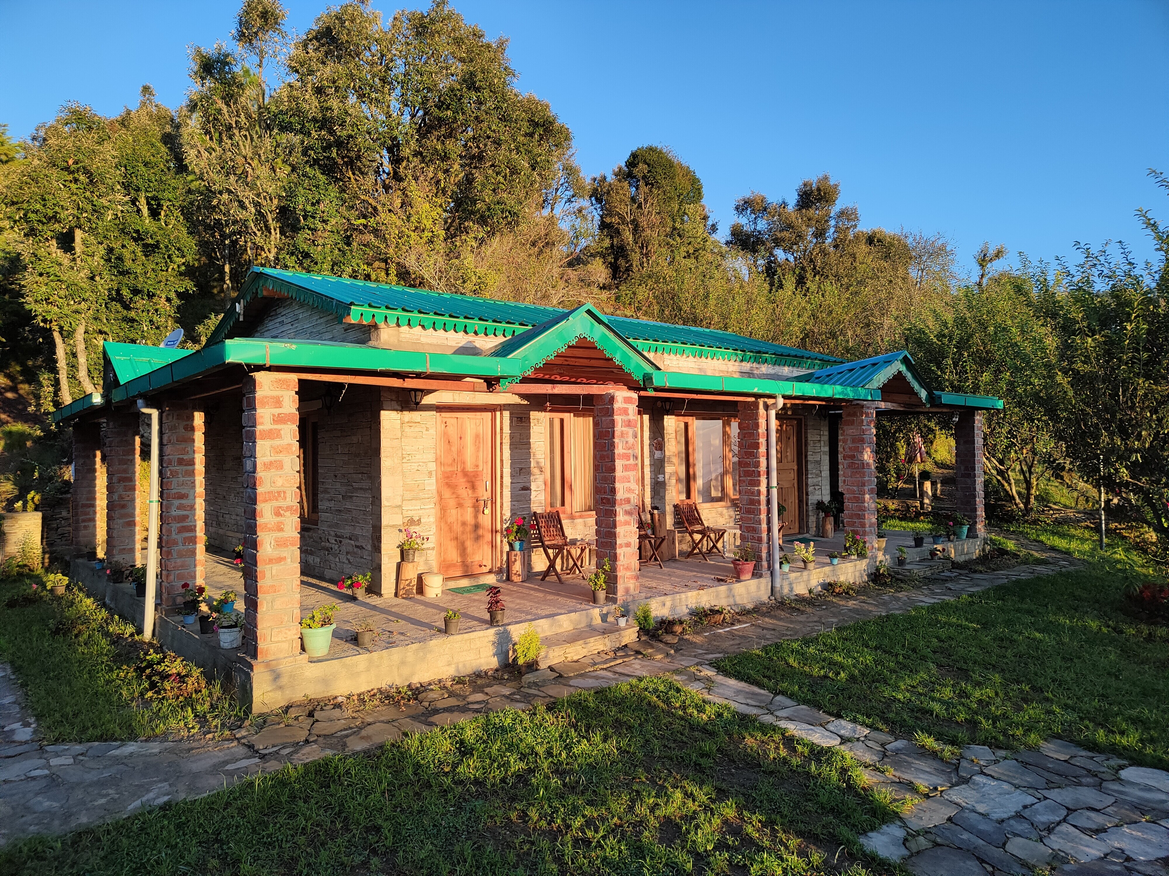 Diwan Lodge | Mountain-view Rooms - Tap to explore photos