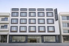 Hotel Apple Wood Delhi Airport, Delhi