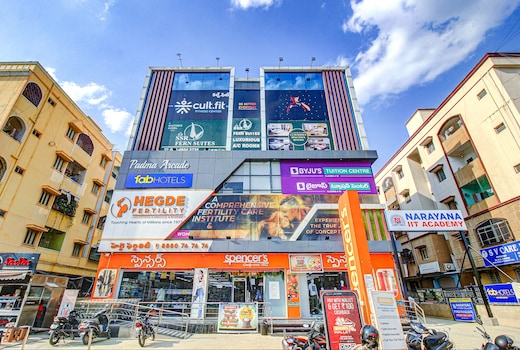 FabHotel SSR Fern Suites - 100M from GSM Mall Madeenaguda