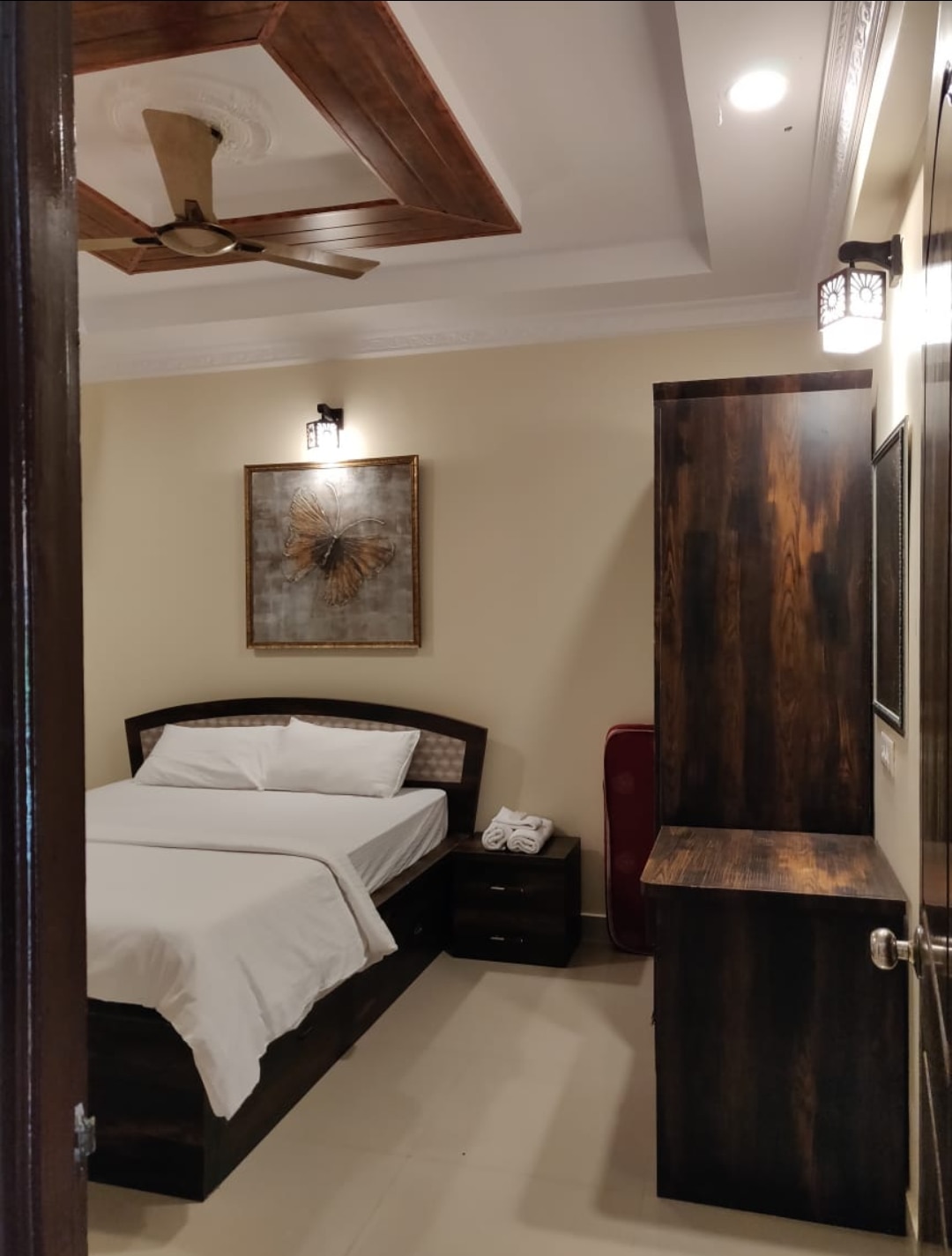 A Cosy Villa near the beach in Goa - Tap to explore photos