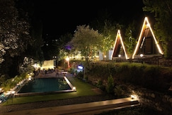 Arahnyam Poolside Cafe and Resort, Bhimtal