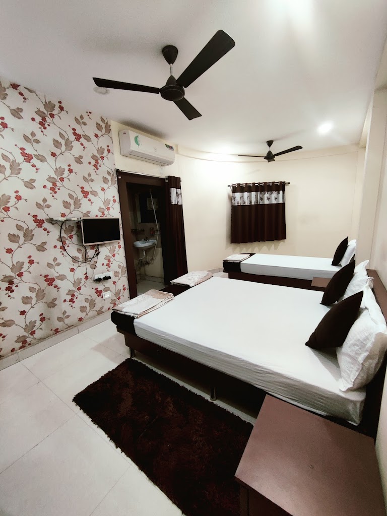 Mansi Service Apartment - Tap to explore photos