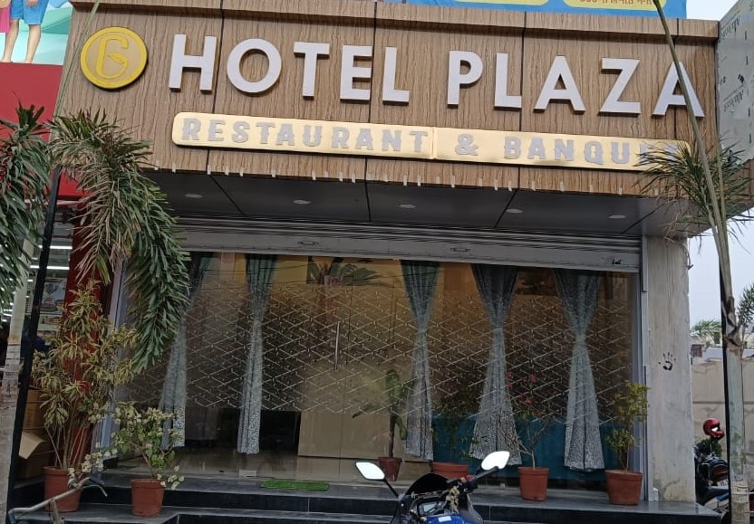 HOTEL PLAZA - Tap to explore photos