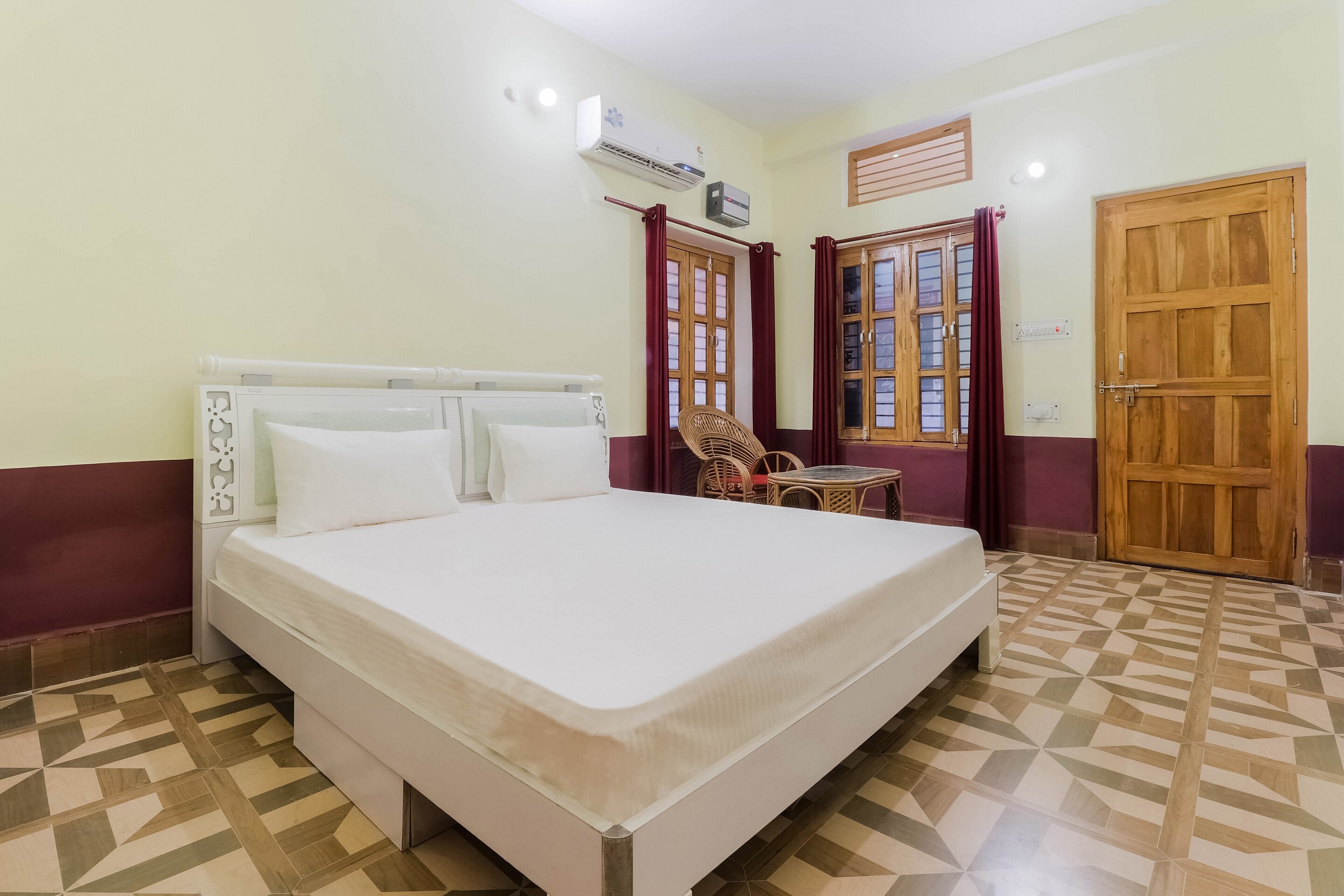 Hotel O Jyotish House - Tap to explore photos