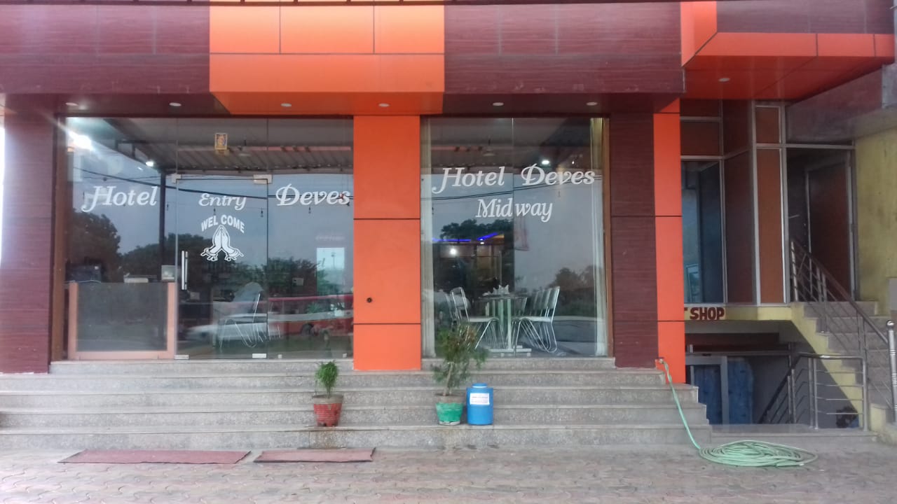 Hotel Deves - Tap to explore photos