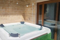 Dream House 3BHKVilla AC Jacuzzi By HomestayDaddy, Kasauli