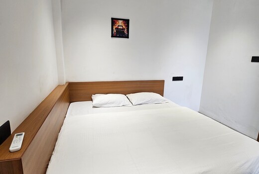 Andaz Downtown C VijayNagar 1Bhk Penthouse ByHyphn