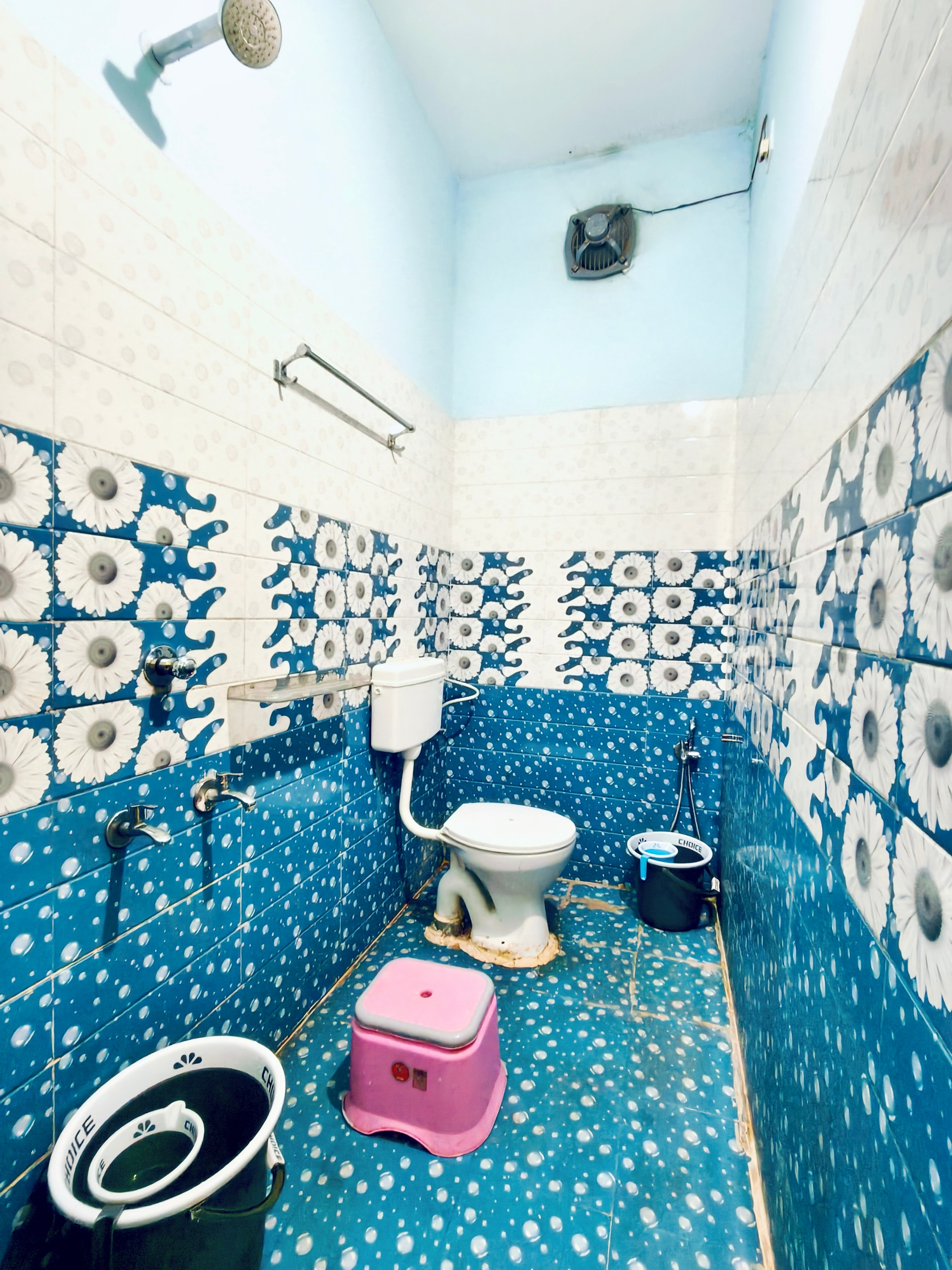 Laxmi Narayan Guest House - Tap to explore photos