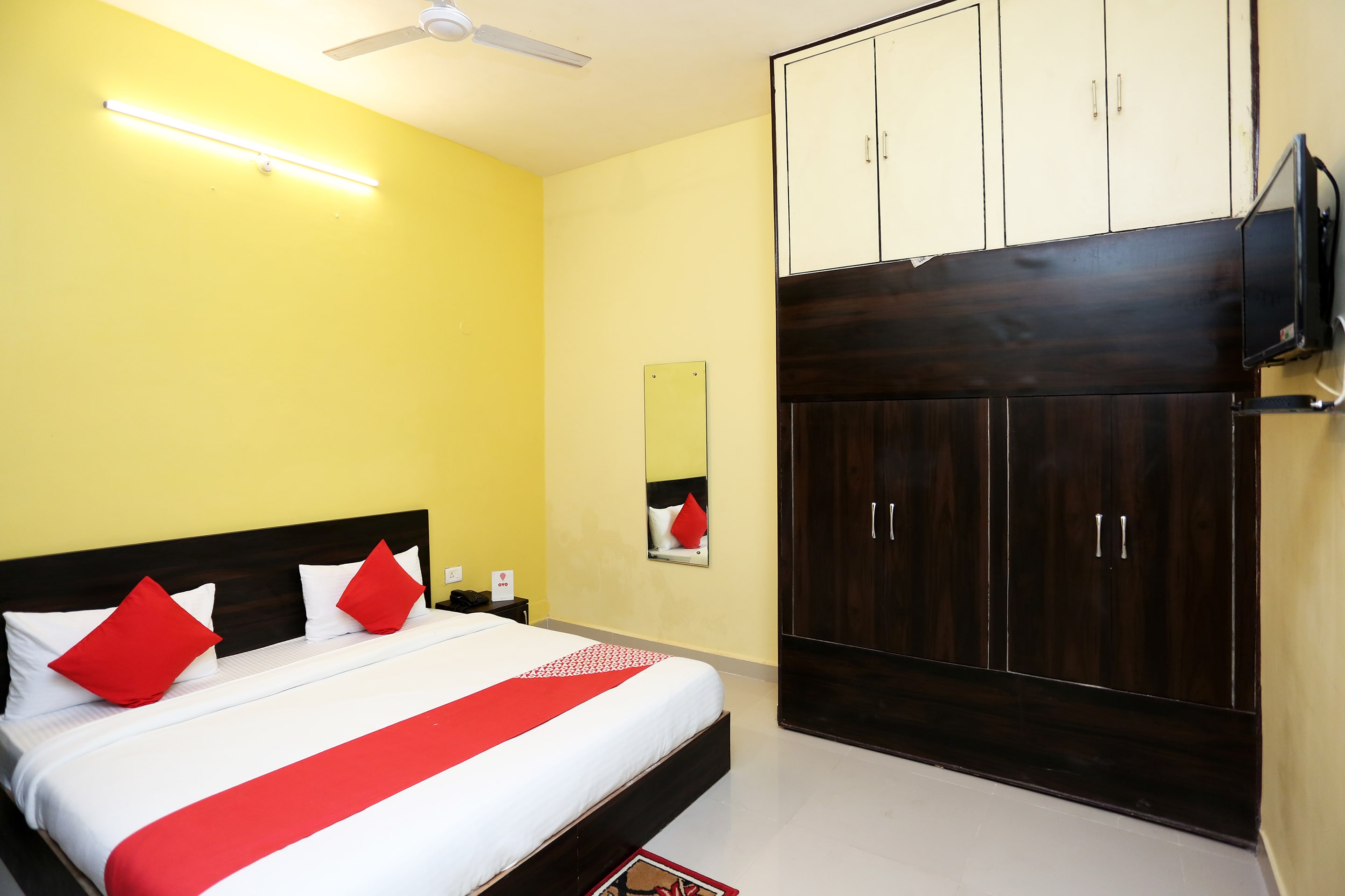 OYO 17172 Greenview Homestay Lucknow Hotel, FREE Cancellation*, Price