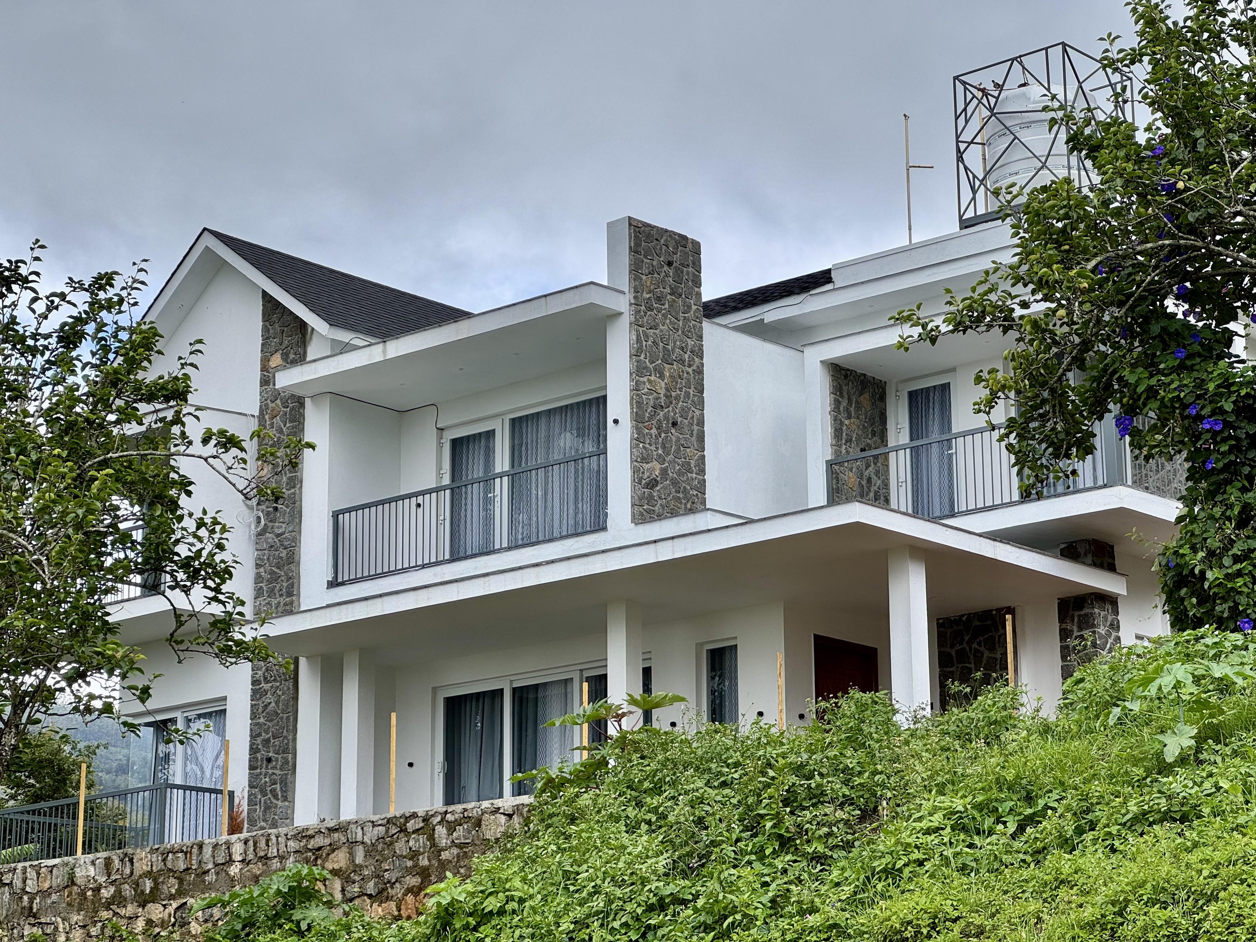 Black Dot Stays - Mehand Veera Residency - Tap to explore photos